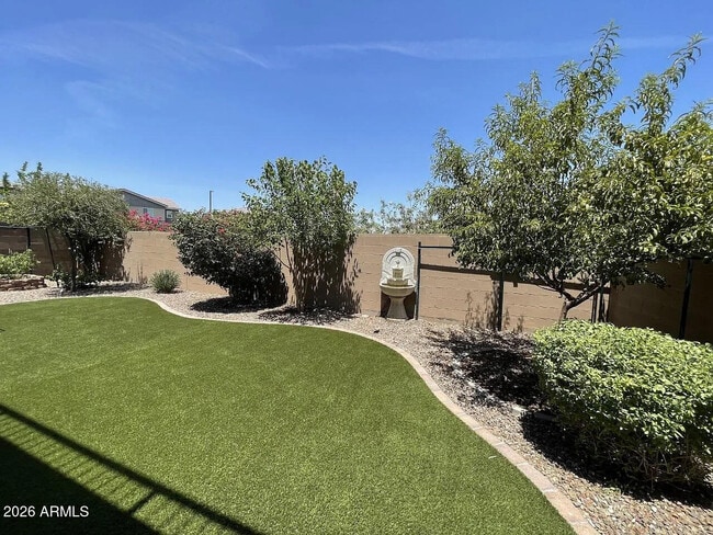 Building Photo - 1732 W Myrna Ln