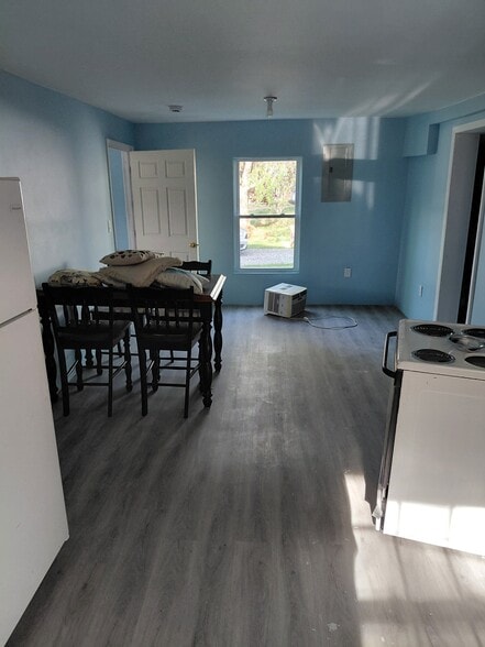 Building Photo - 102 Rock Church St