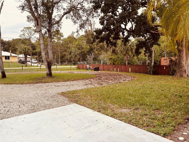 Building Photo - 15216 85th Ave N