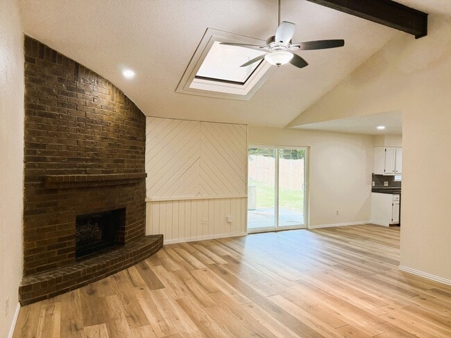 Building Photo - Awesome Freshly Renovated Arlington Home
