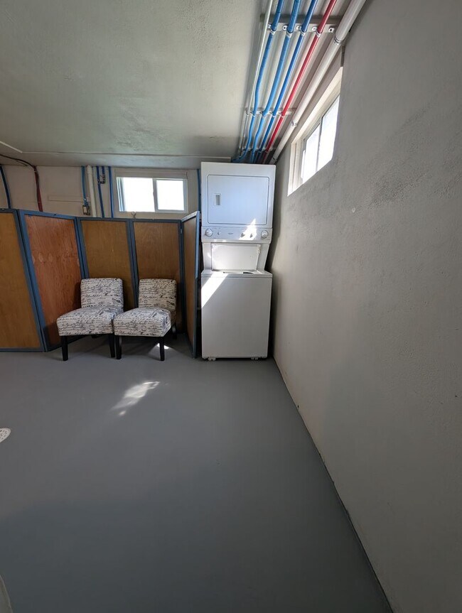 Building Photo - AAJ903