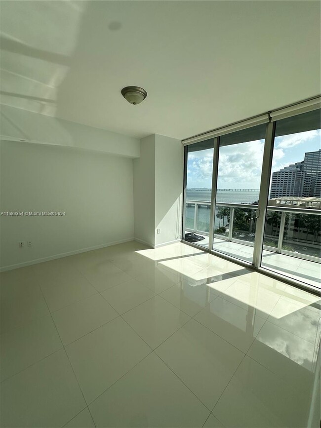 Building Photo - 495 Brickell Ave