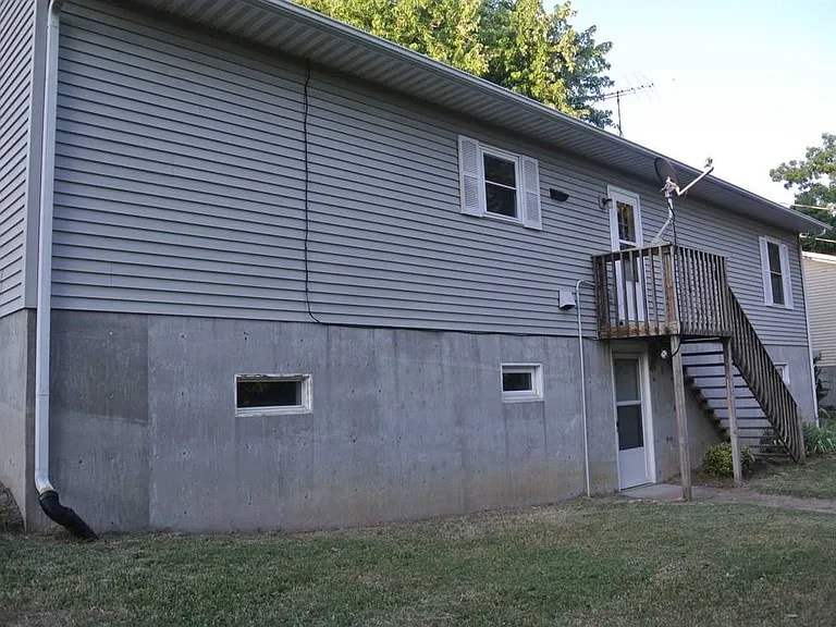 Building Photo - 905 Crestview Ln