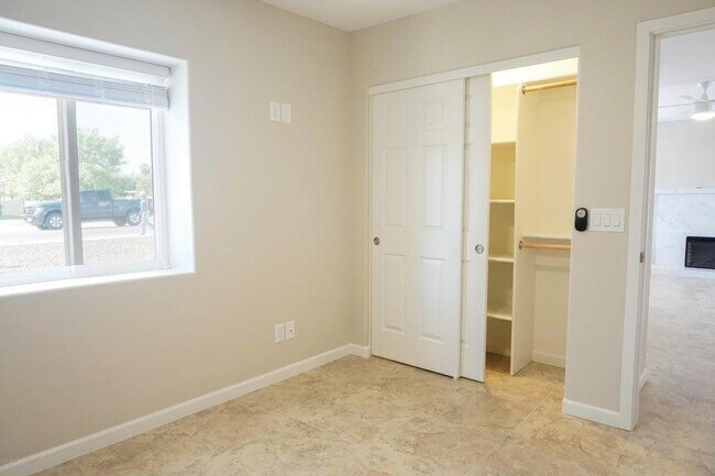 Building Photo - 1748 W Glenrosa Ave