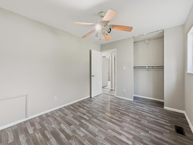 Building Photo - 836 Eastmont Dr