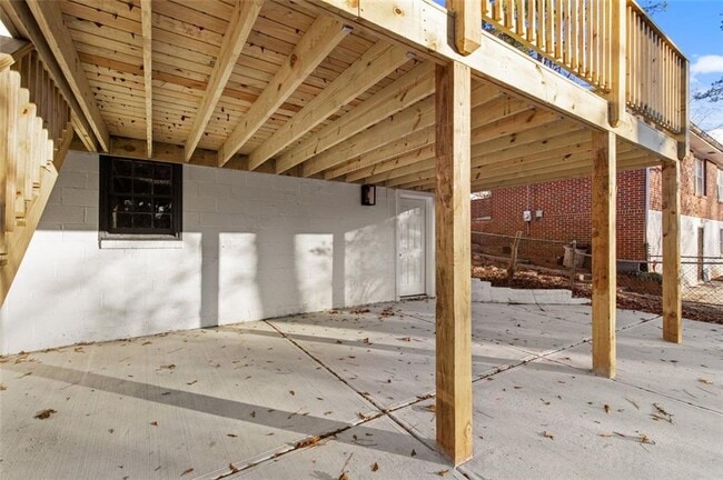 Building Photo - 2241 Glendale Dr