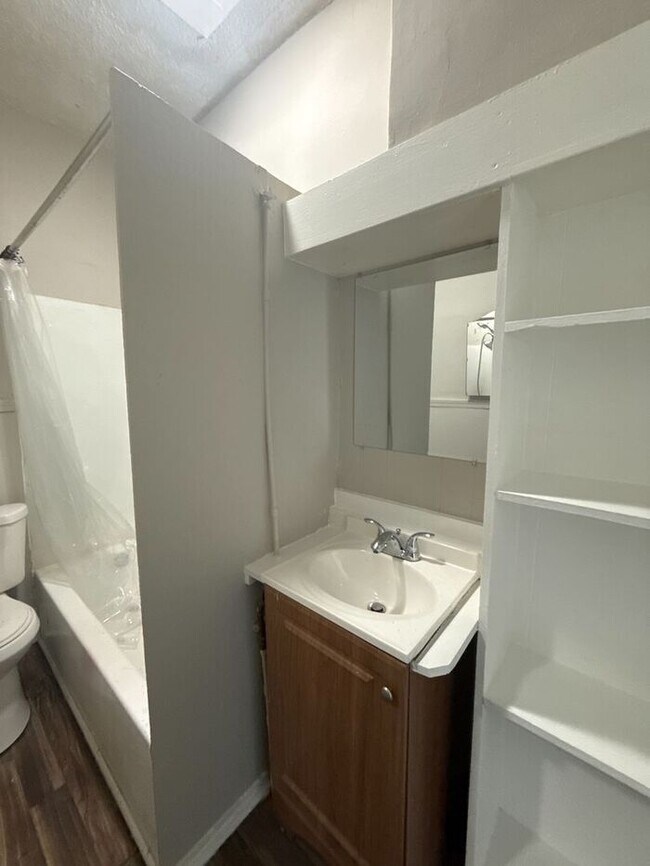 Building Photo - FOR RENT - Renovated Duplex in Gallatin - Half Off 1st Month Move in Special!