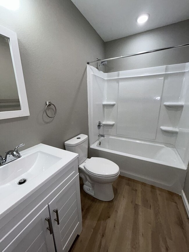 Building Photo - 718 Columbus St