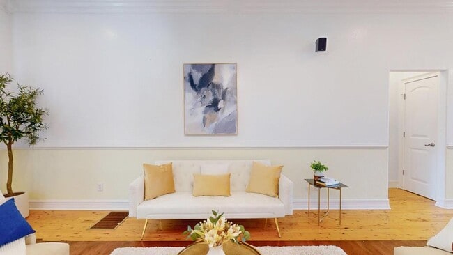 Building Photo - 100 Sweetbriar Lakes Dr