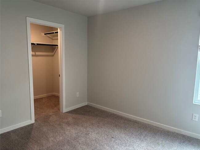 Building Photo - 5735 Blue Grama Dr