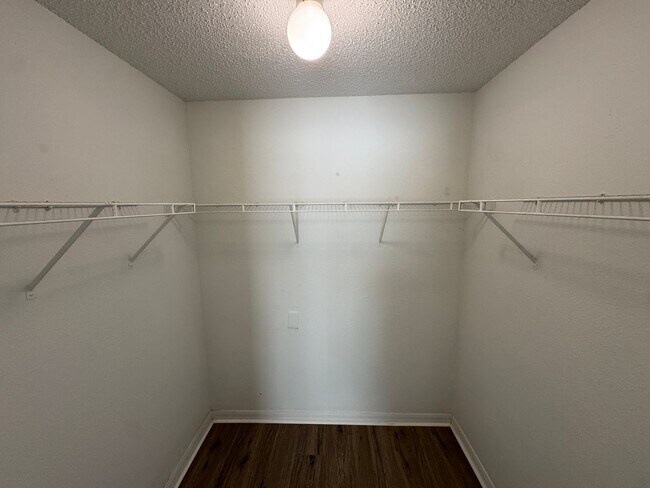 Building Photo - Spacious 4-Bedroom Home with 3 Full Baths in Whispering Trails – Pet Friendly!