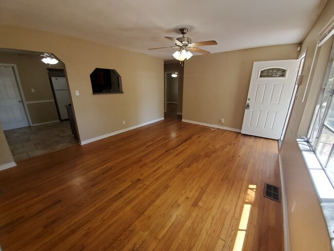 Building Photo - Two Bedroom House with carport