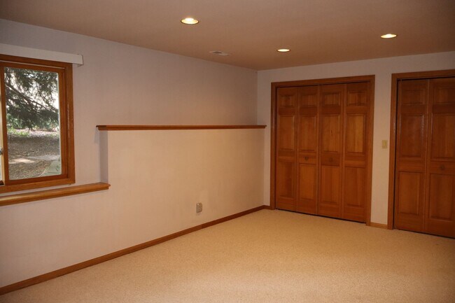 Building Photo - 5319 Fairway 6 Dr