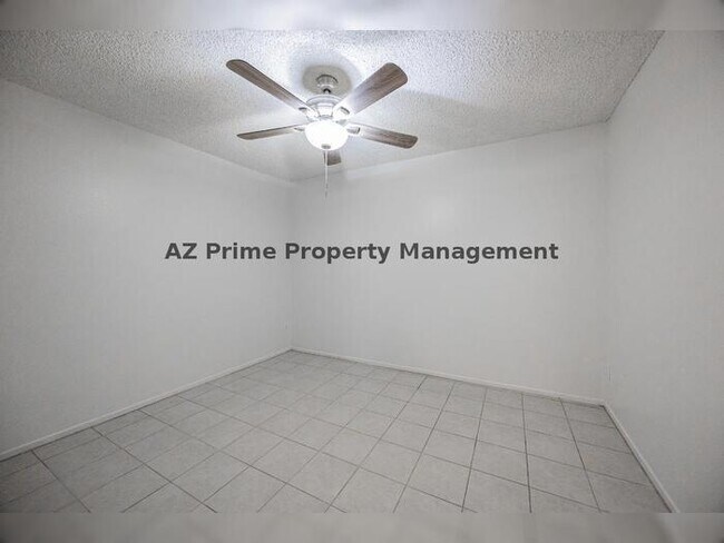 Building Photo - 925 W Peoria Ave