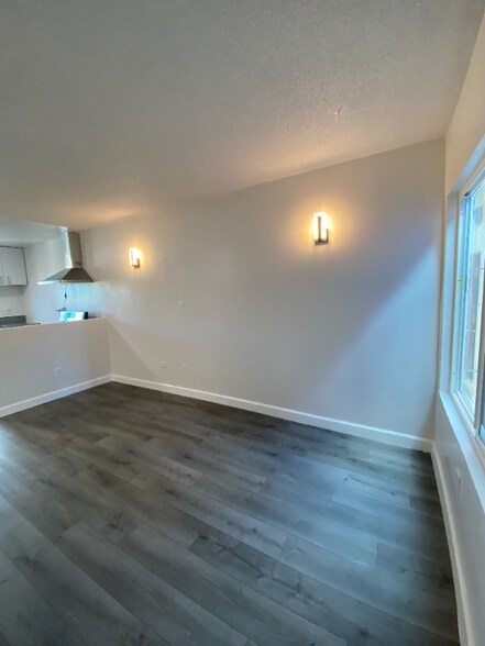 Building Photo - 1515-1515 E 20th St