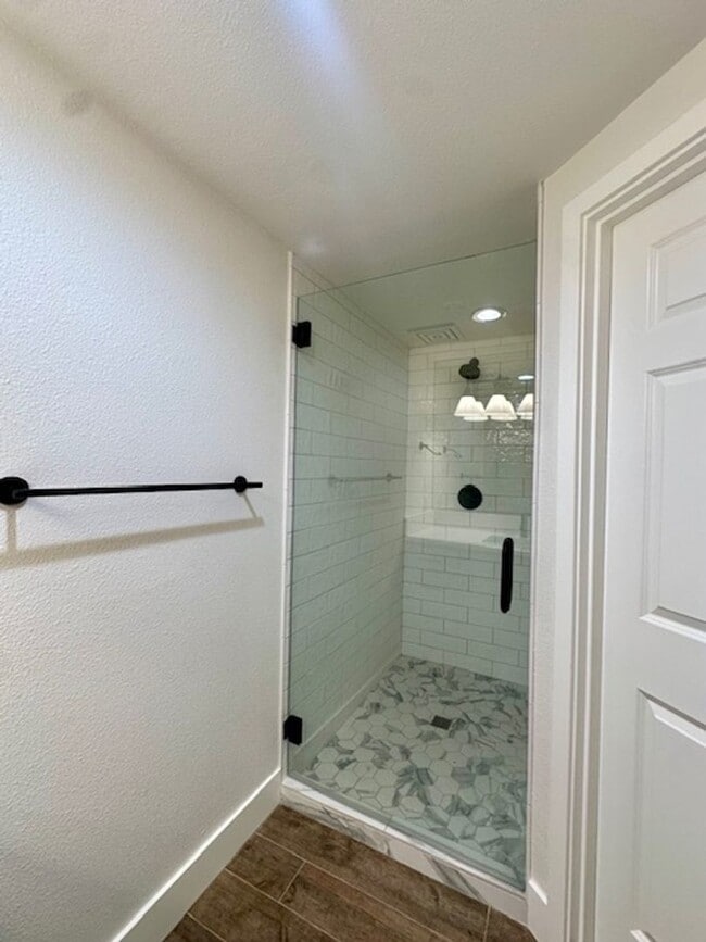 Building Photo - Riverfront Gated 2 Bedroom Luxury Condo!!