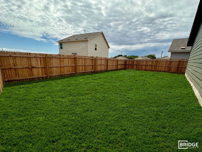 Building Photo - 2408 Lake Hls