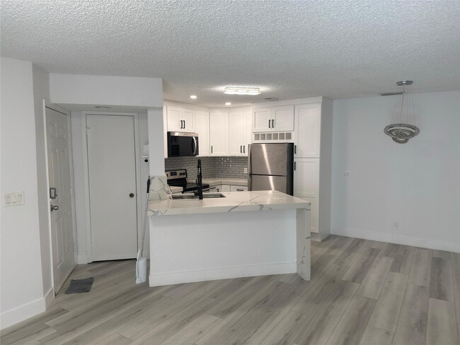 Building Photo - 3470 Pinewalk Dr N