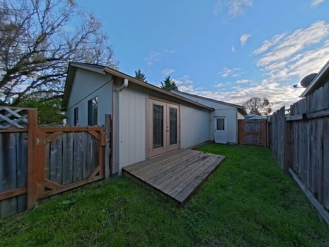 Building Photo - WINTER SPECIAL ~ $1,060 OFF FIRST MONTH RENT