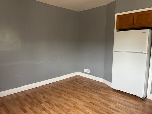 Building Photo - 925 Xenia Ave