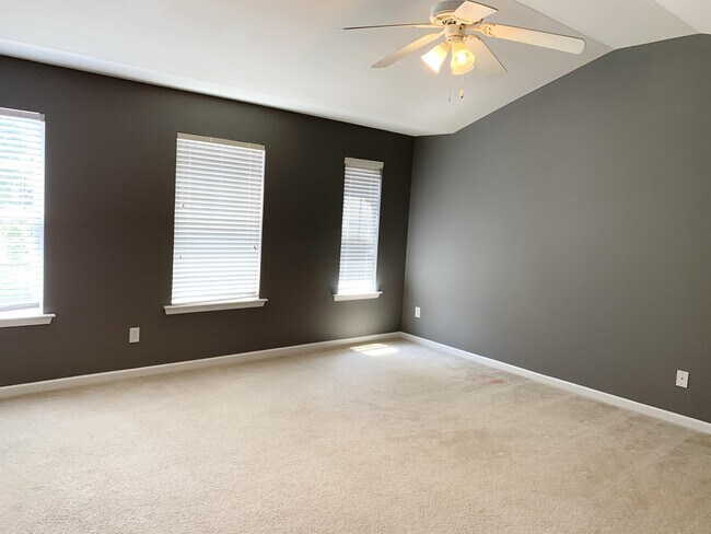 Building Photo - 306 Kaley Dr