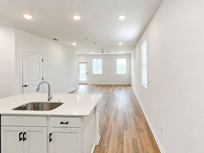 Building Photo - 8662 Elmo Ln