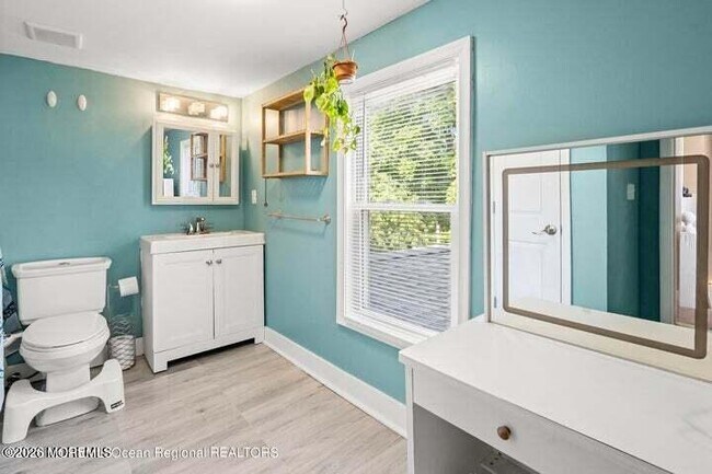 Building Photo - 109 S Main St