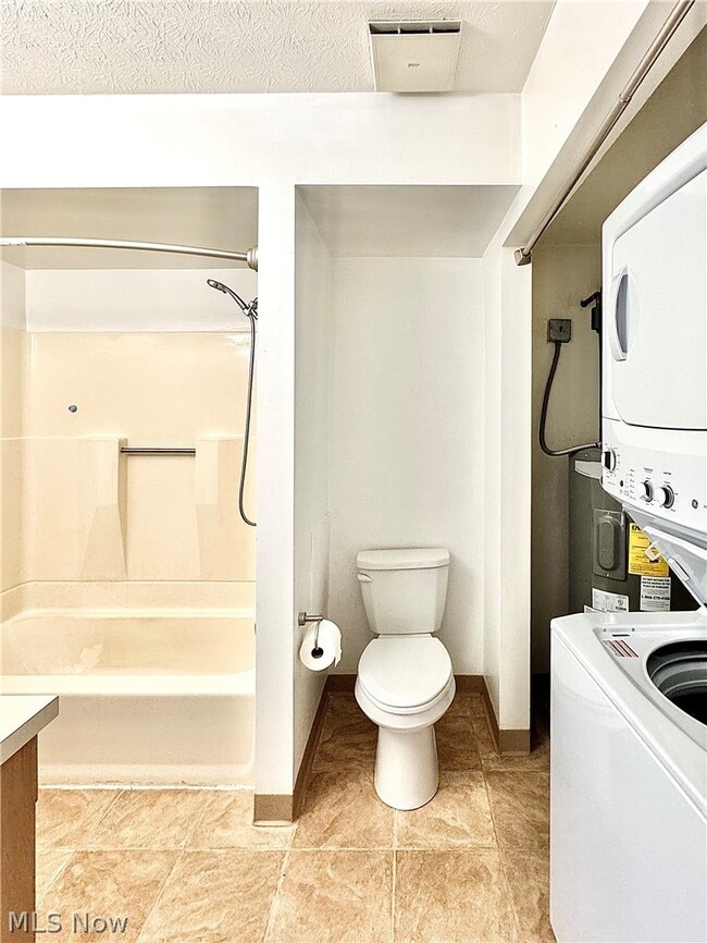 Building Photo - 1900 Grove Ct