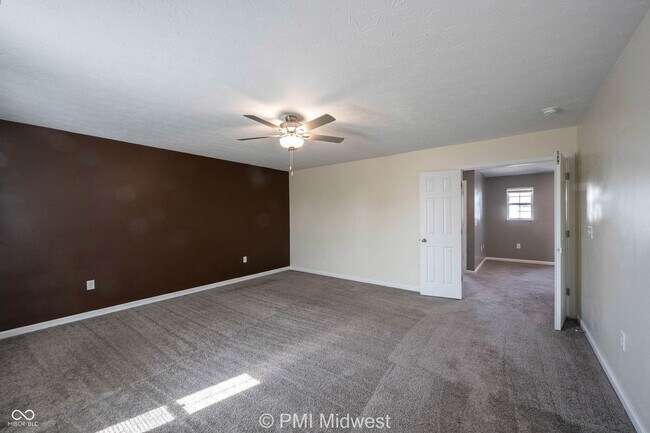 Building Photo - 3975 Fenwick Ln