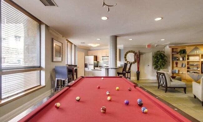 Building Photo - Beautiful & Spacious 2BD/2BA Condo - Central A/C & Heat, Washer/Dryer - Underground Parking - Gat...