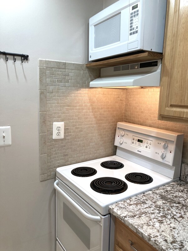 Building Photo - 902 I St SE