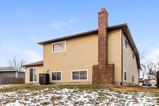 Building Photo - 2033 Queensbridge Dr