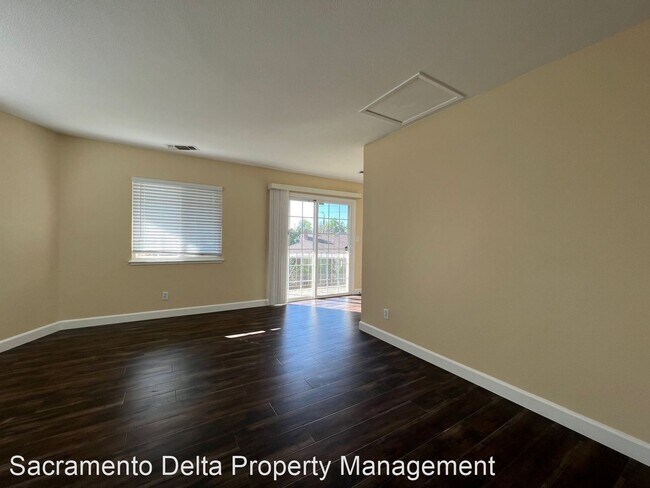 Building Photo - 5 br, 3 bath House - 1901 Walnut Ave - 105...