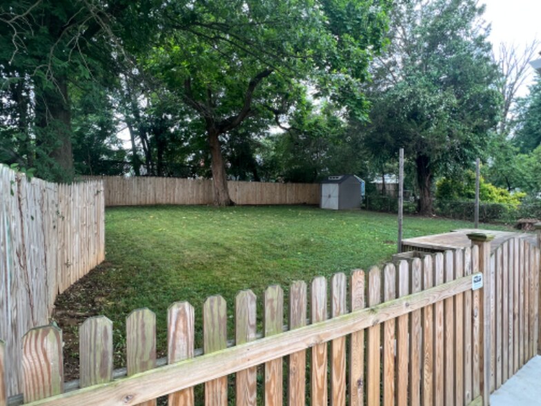 Building Photo - 3107 Elmwood Dr