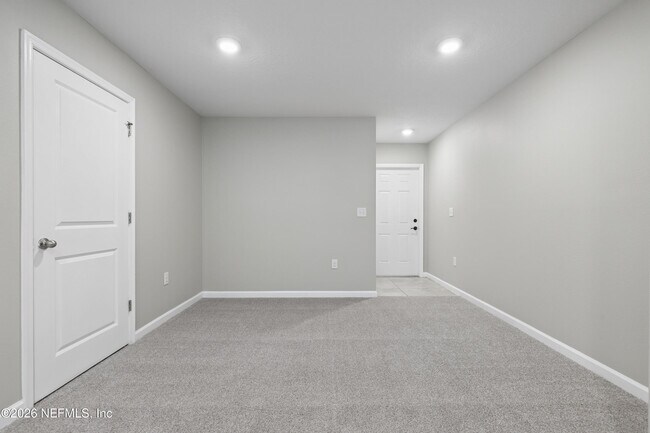Building Photo - 5988 Creekside Crossing Dr