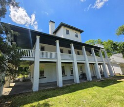 Building Photo - Spacious 1 Bedroom Apartment in Euwanee Park