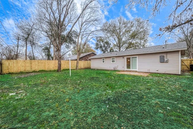 Building Photo - 5755 Heron Dr