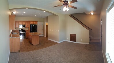 Building Photo - 3 Bed 2.5 Bath ROCK CREEK TOWNHOME in Rexb...