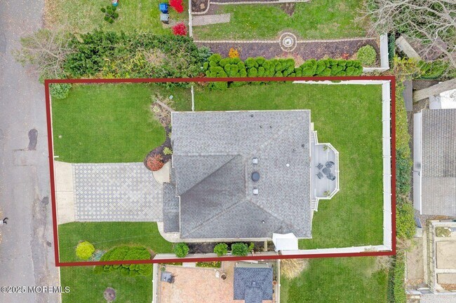 Building Photo - 909 Brookside Ave