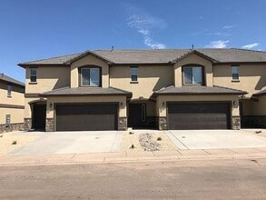 Building Photo - Beautiful 1,735 sq. ft. townhome featuring 3 bedrooms and 2.5 bathrooms!