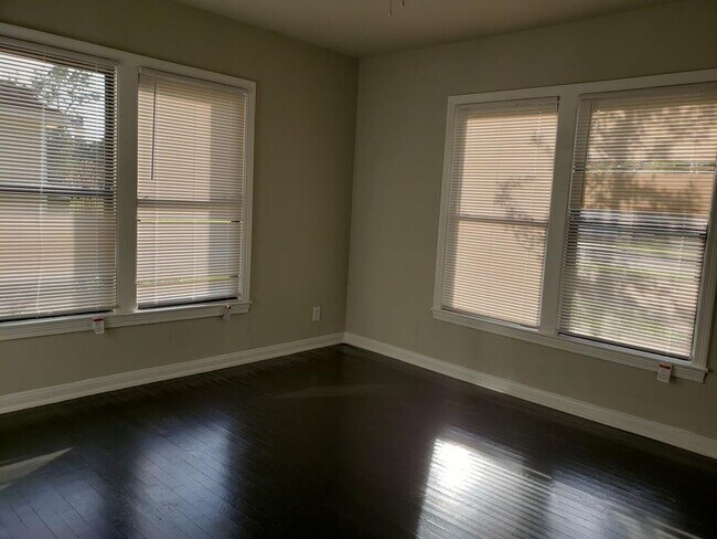 Building Photo - 3270 Willowood Dr