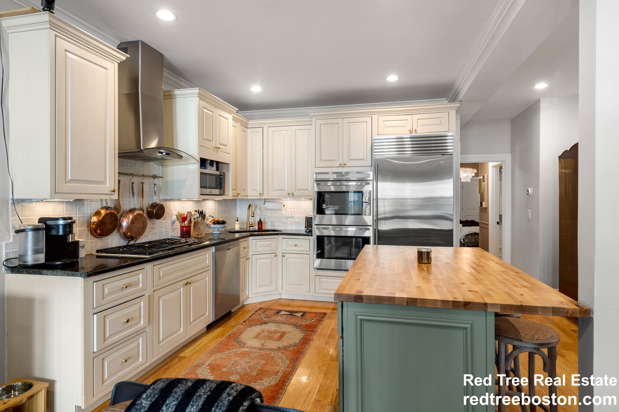 Building Photo - 687 E 6th St