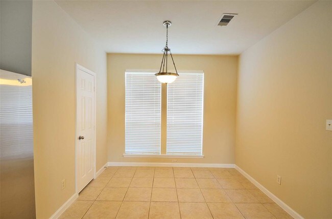 Building Photo - 20919 Field Manor Ln