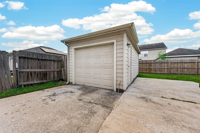 Building Photo - 18915 S Lyford Dr