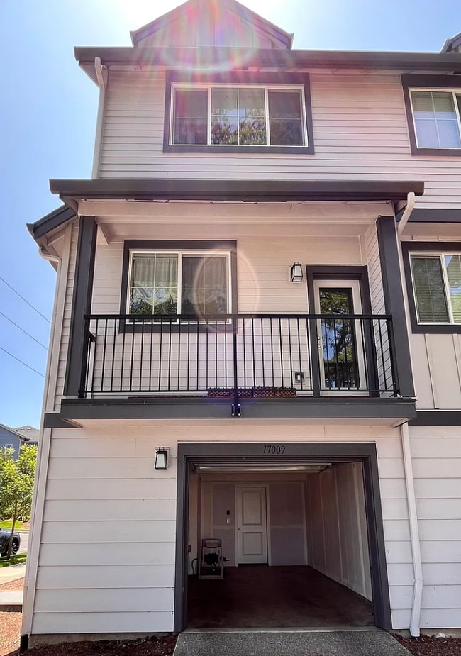 Building Photo - 17009 SW Friendly Ln