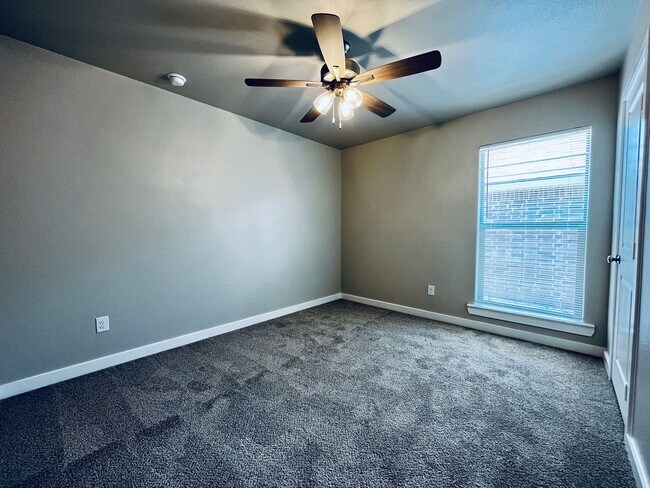 Building Photo - JULY PRE-LEASE! 3/2/2 Harvest Subdivision in Wolfforth