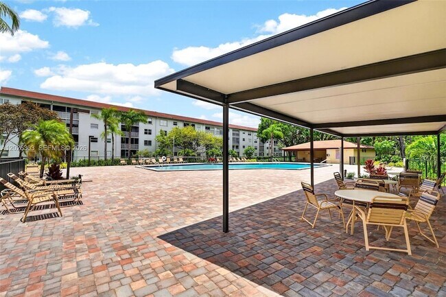 Building Photo - 1400 SW 124th Terrace