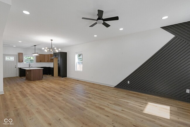 Building Photo - 35 S Bradley Ave