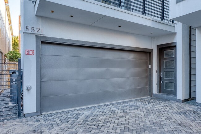 Building Photo - 5521 Kiam St