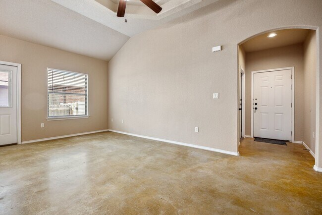 Building Photo - Nice 3 Bedroom Duplex located in New Braunfels!